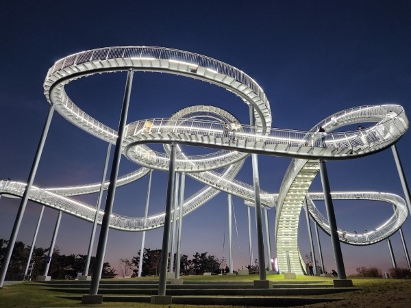 SPACE WALK遊客將能夠體驗到彷彿在失重狀態下在太空中游泳或在雲端行走的感覺