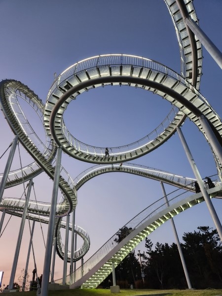 SPACE WALK是一件體驗式的藝術作品