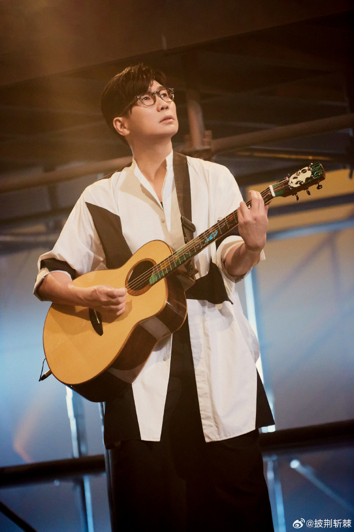 品冠過去就有選秀導師經驗。