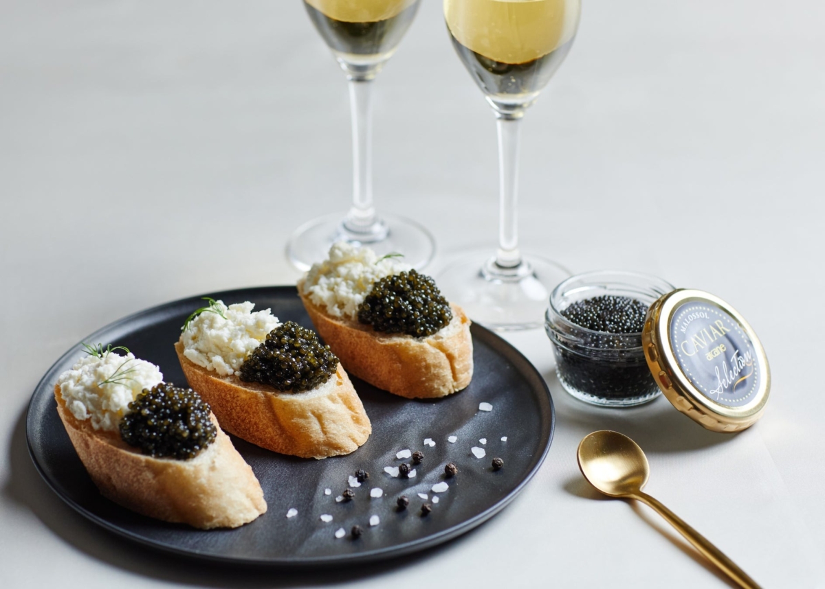 卡拉OK的點心是高級魚子醬