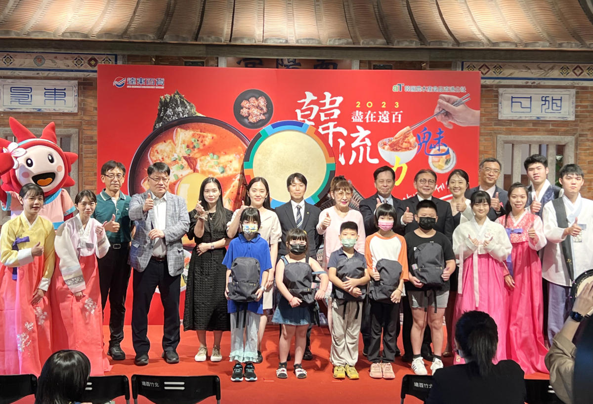 遠百竹北8月24日起至9月5日於7F古厝區舉辦「2023韓流魅力 盡在遠百」，現場販售各式韓國產地直送美食。