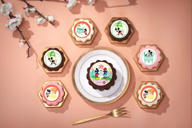 Häagen-Dazs與故宮推出的迪士尼百年慶典冰淇淋月餅禮盒,將傳統與現代融合。