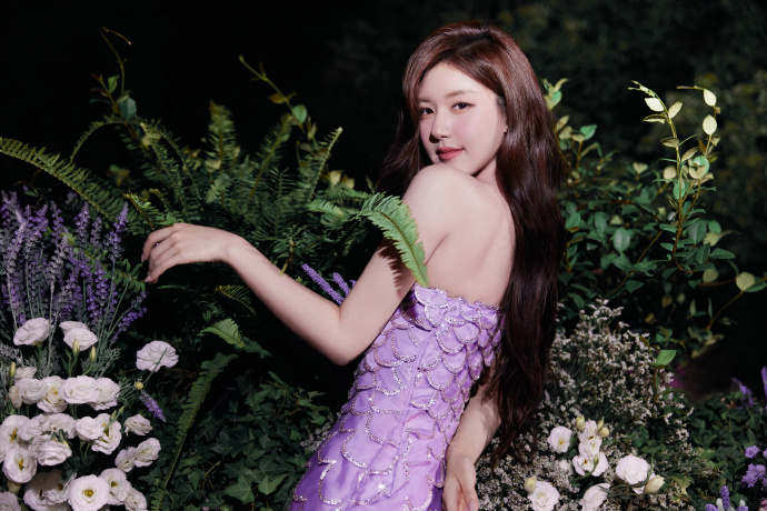 趙露思近年開始嘗試成熟造型。