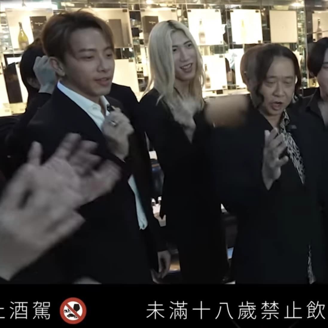 小吳在《木曜4超玩》節目中發現男公關羅曼尼與自己神似