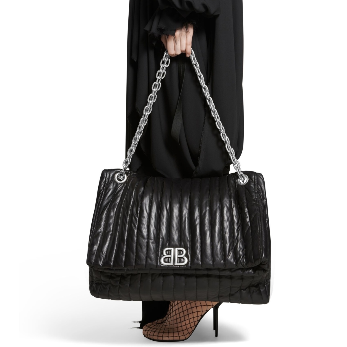 BALENCIAGA Monaco折疊鍊帶包,參考定價140,000。