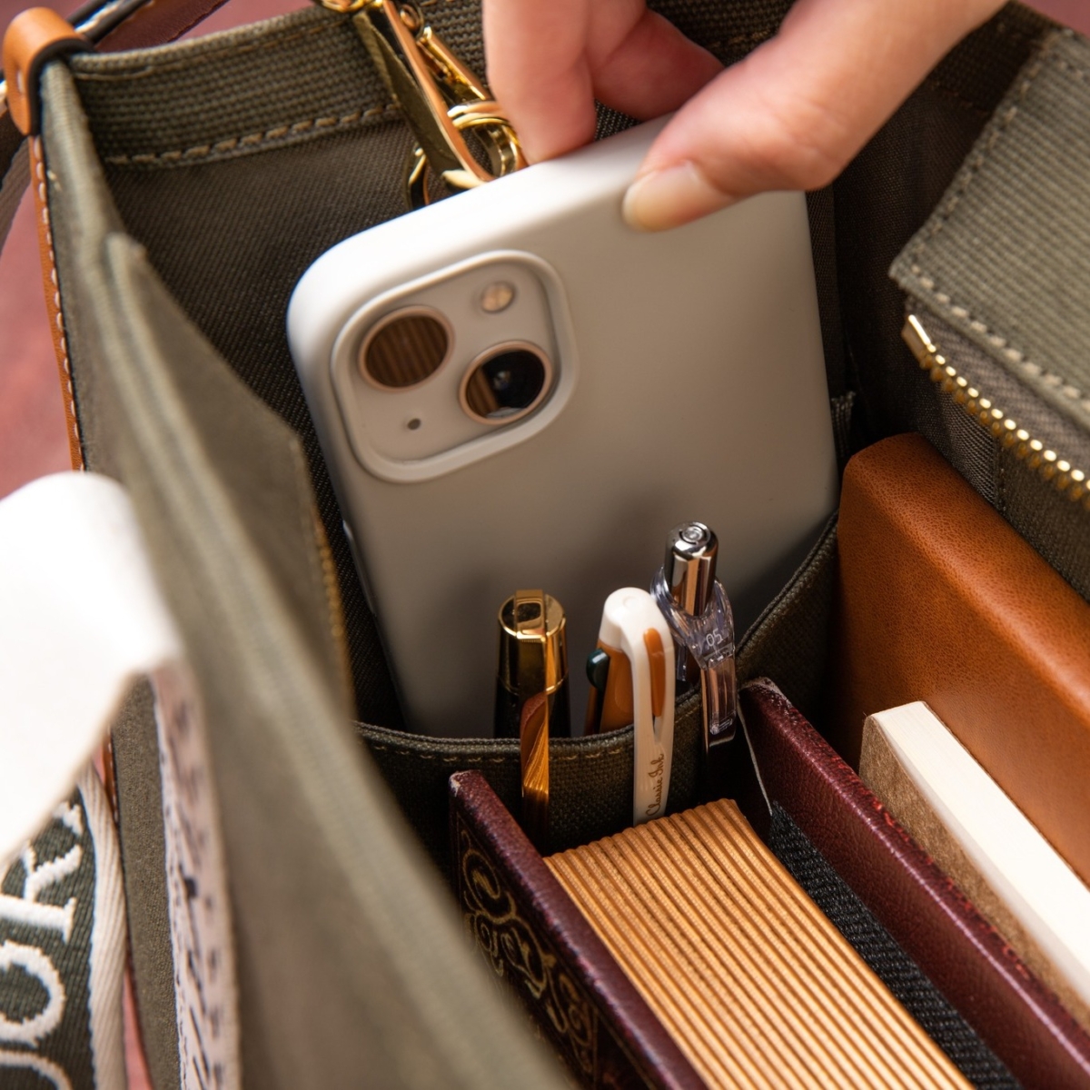 THEODORA’S希奧朵拉 哈利波特學院托特包，NT$3,682