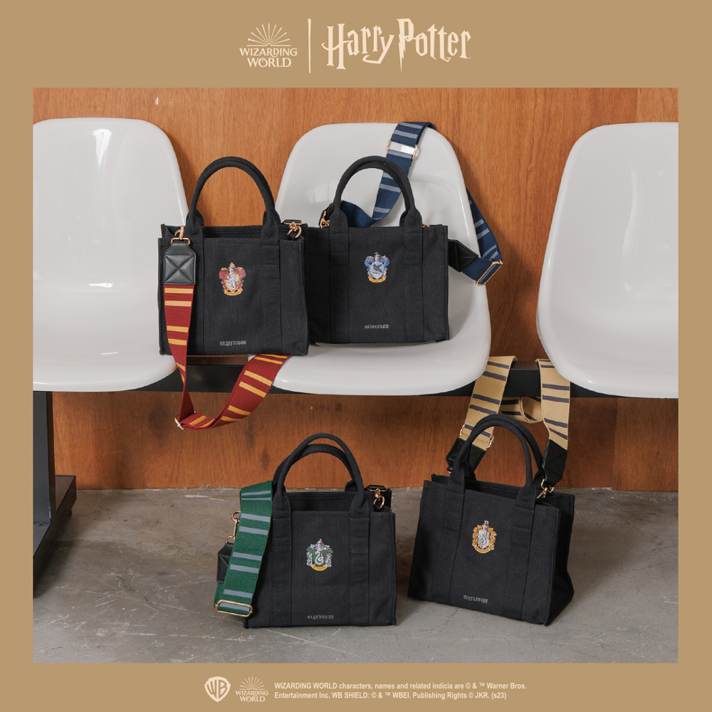 Grace Gift Harry Potter-霍格華茲學院徽章2WAY帆布托特包 4色，NT$1,280