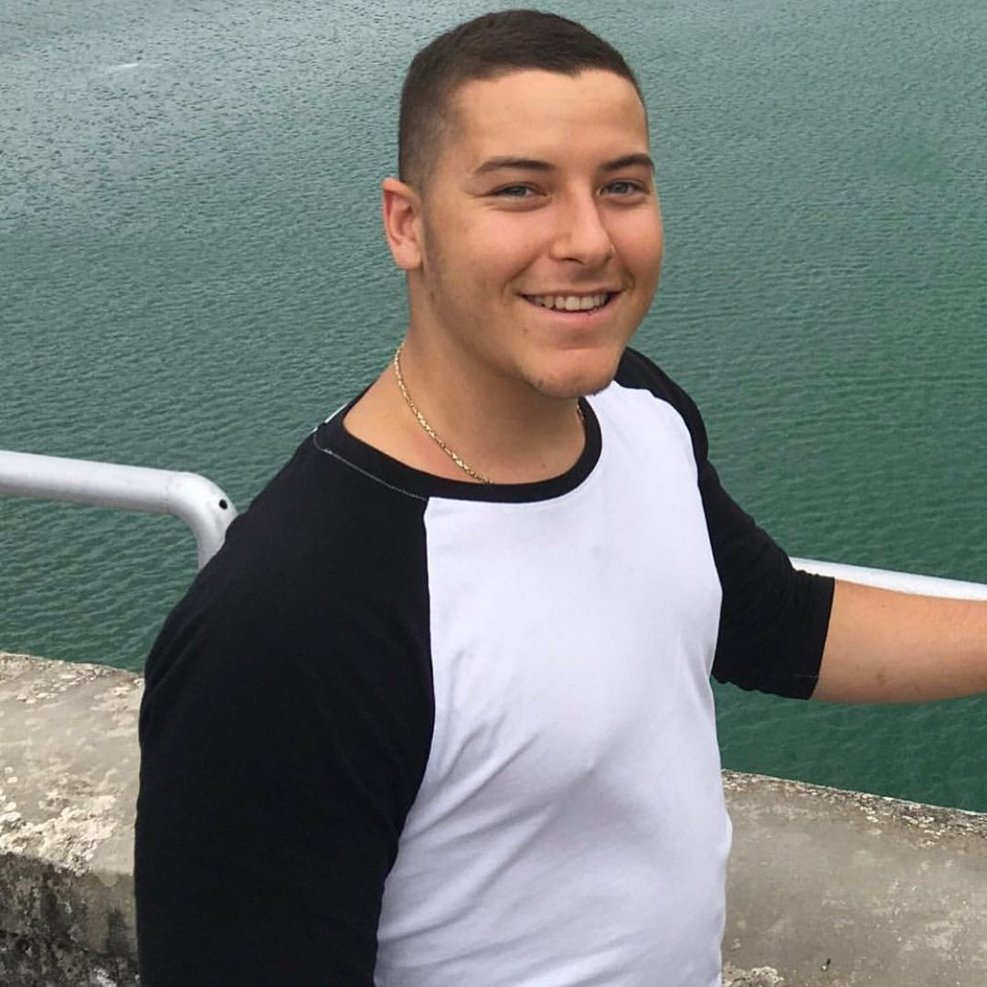 塔茲史蓋勒過往臉圓,身材圓潤。