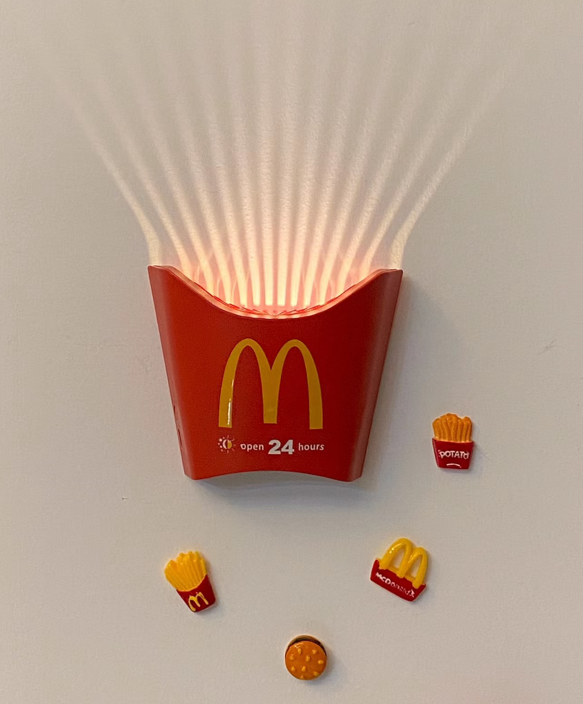 社群爆紅「麥當勞薯條投影夜燈」