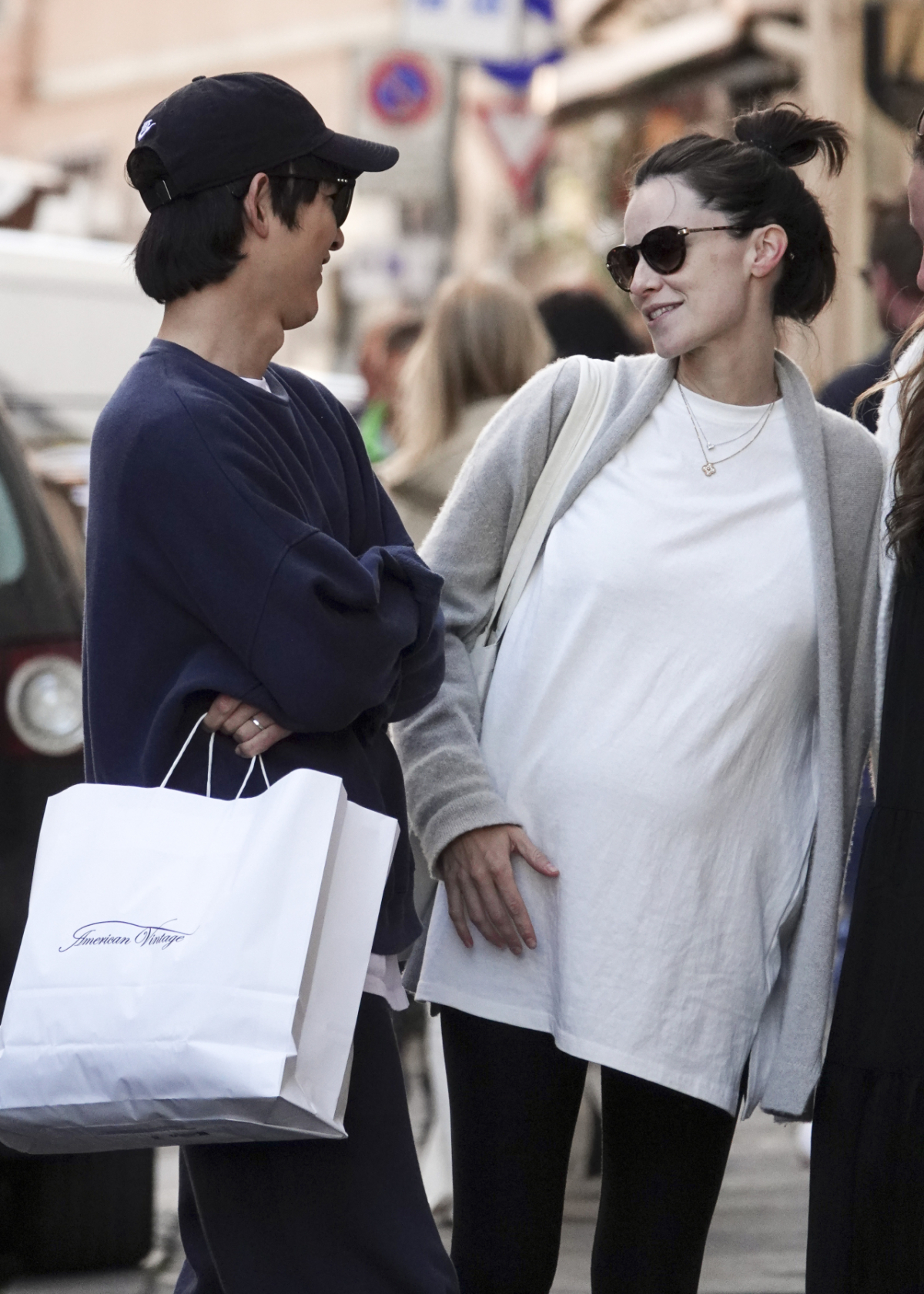 宋仲基過往與懷孕中的凱蒂在羅馬被拍。