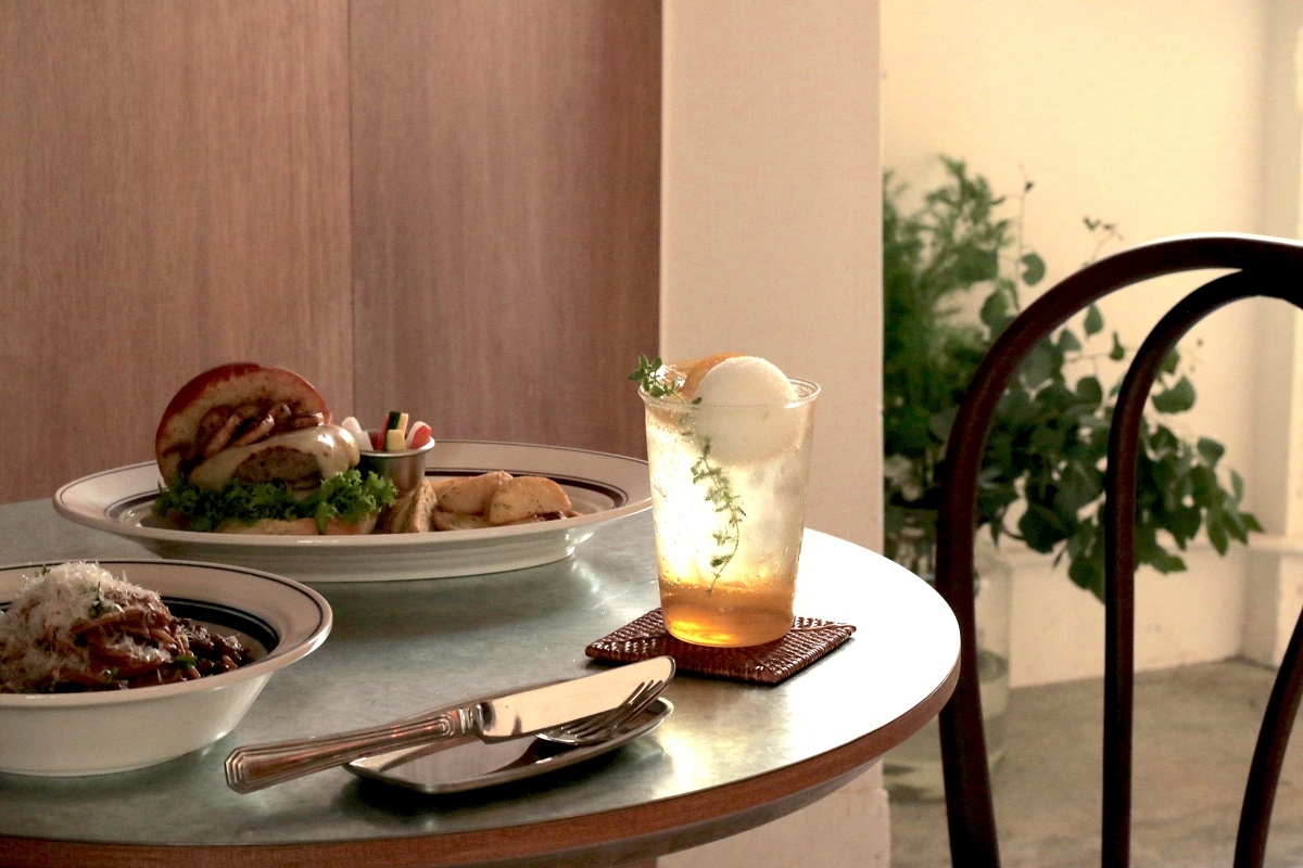 台中起家的「青春漢堡」相當受到年輕人歡迎。