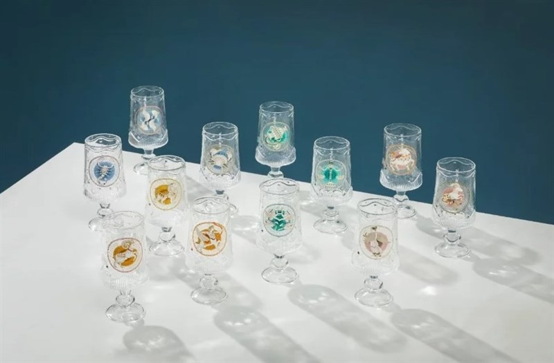 「星巴克花蓮理想門市」同步販售「12星座玻璃杯」。