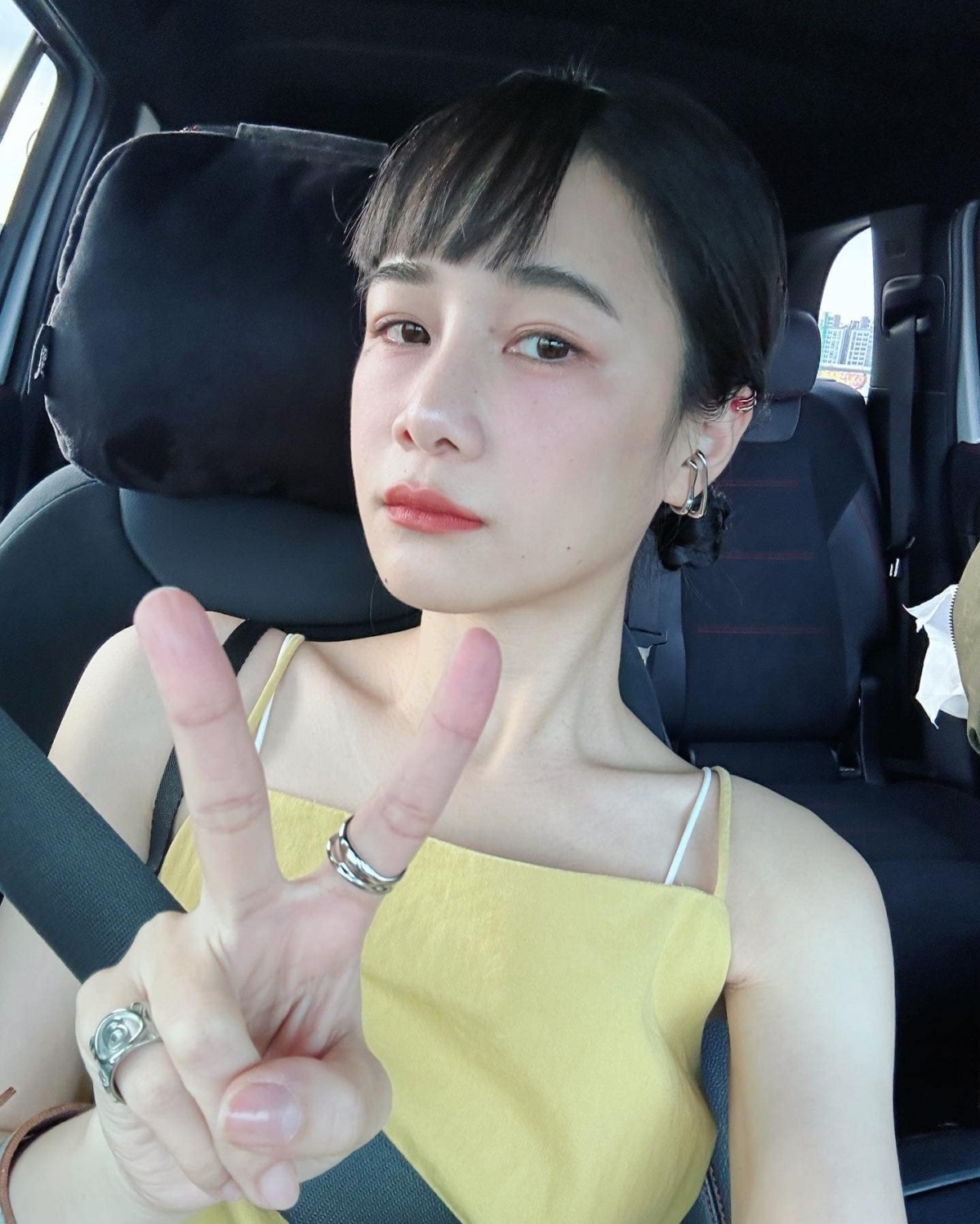 千千感慨新瀏海造型會讓她出外景秒「變條碼」，引發許多共鳴。