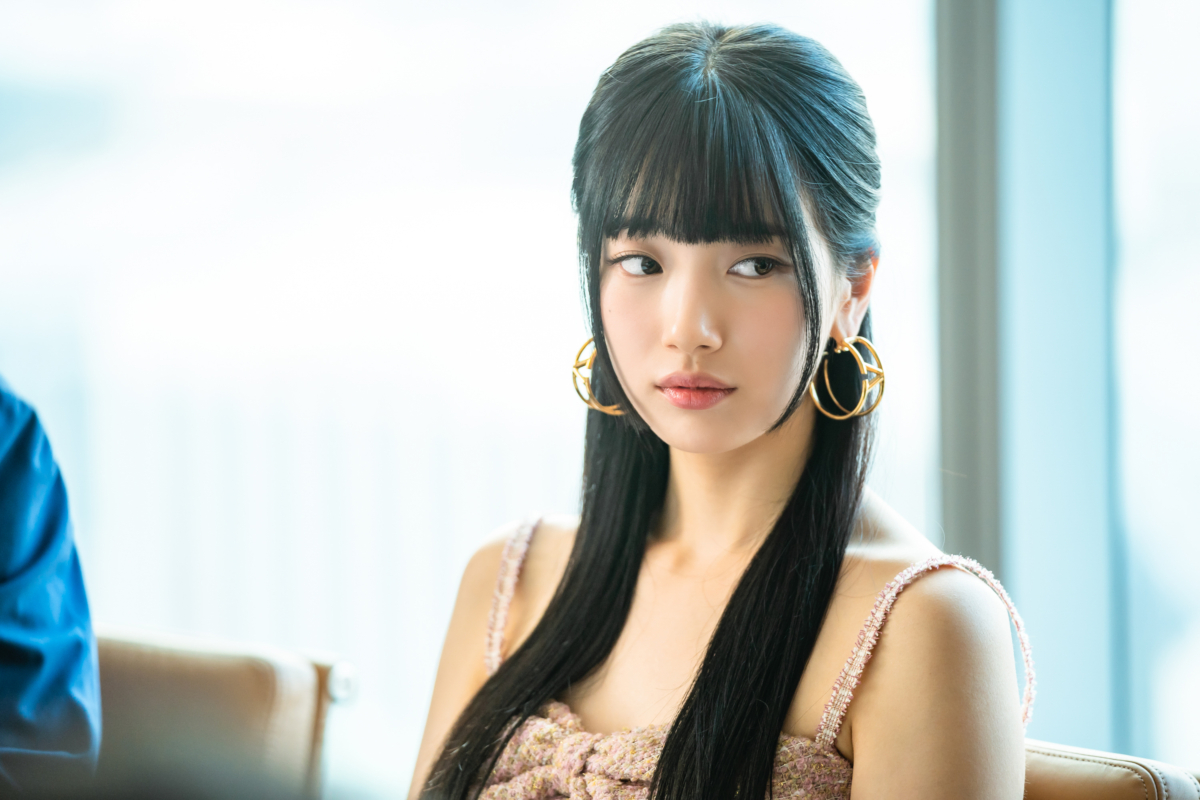 秀智完美詮釋「斗娜」的迷人風采。在外表上,秀智也幾乎是斗娜的翻版,和人氣漫畫原著中的形象毫無二致。
