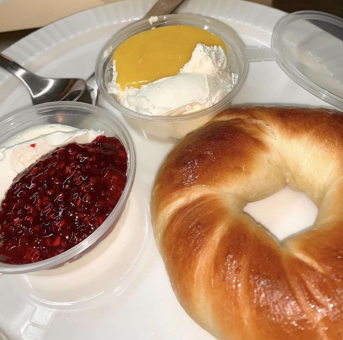 London Bagel Museum獨家沾醬也超受歡迎