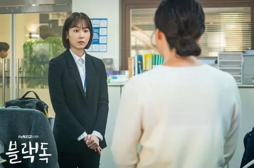 有網友認為交情好在合作上確實會比較順利，或是辦公室的氛圍會有影響