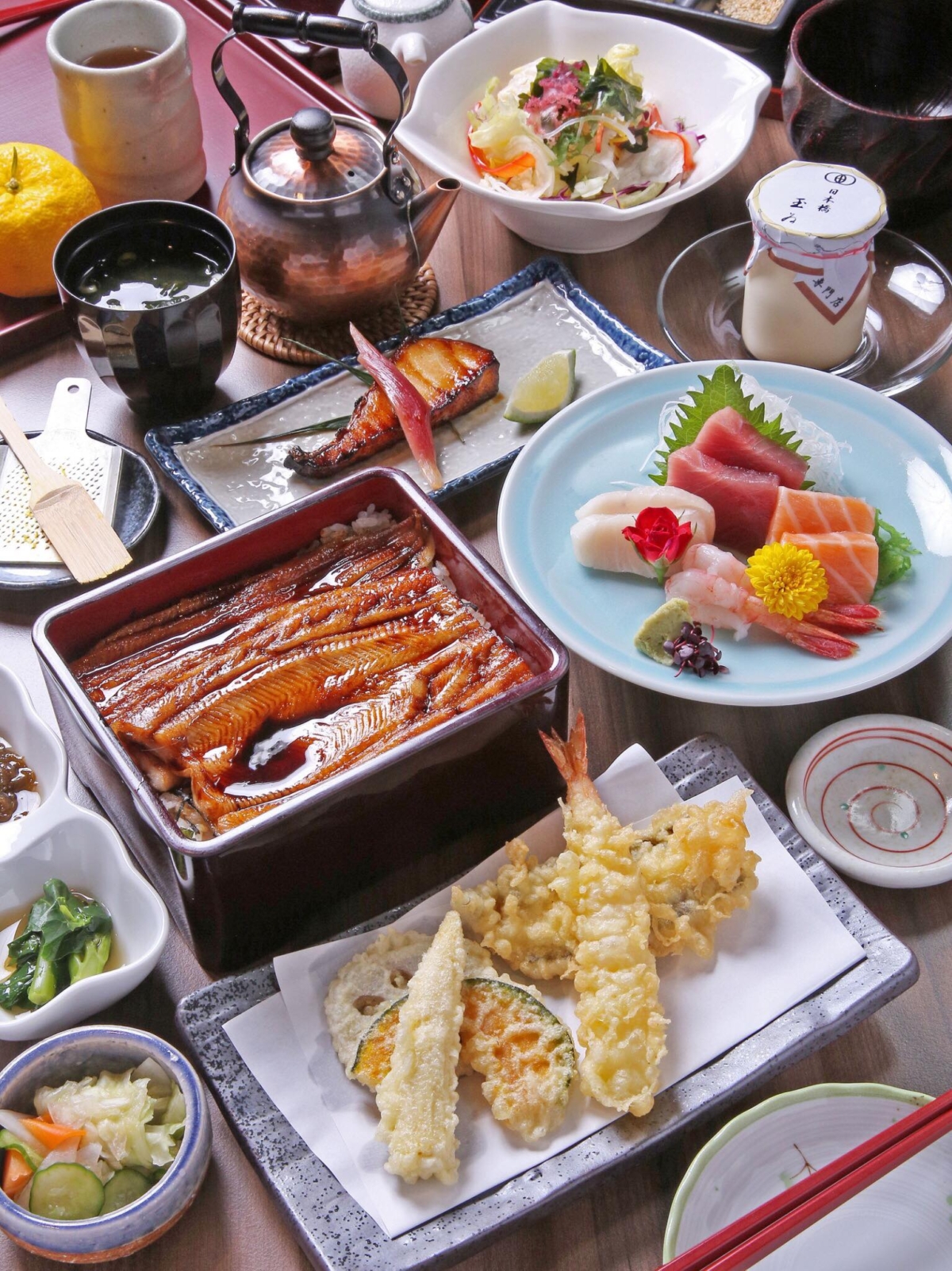 「日本橋玉井」主打穴子（星鰻）料理，滋味比一般鰻魚更加清爽細緻。