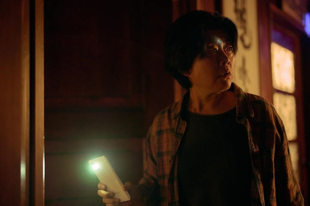 李姃垠飾演受害者媽媽「黃順圭」