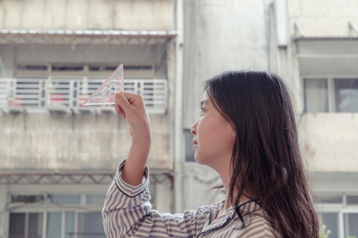 喬喬轉眼間已經成為亭亭玉立的少女