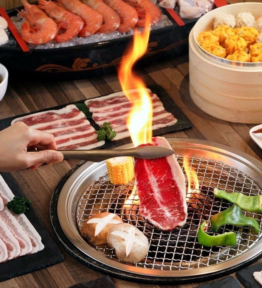 「鉄火燒肉」近期還加碼和牛咖哩醬和炸蝦等新品。