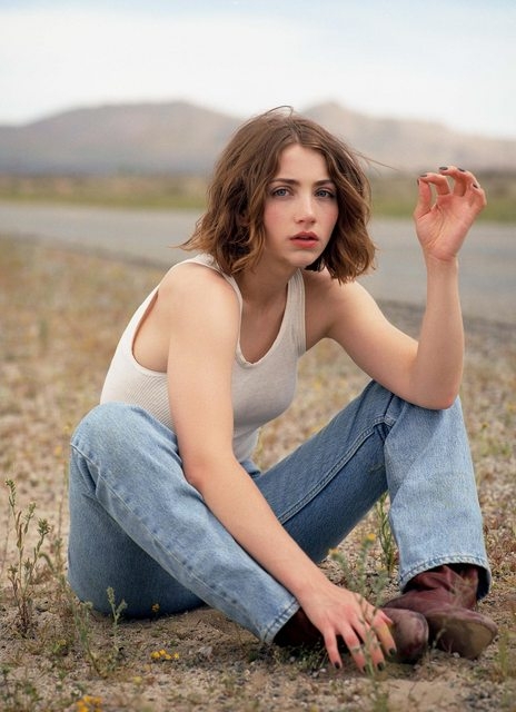 Emily Rudd 飾演真人版娜美