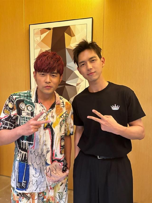 偶像劇男神李現自稱是周杰倫22年的死忠粉絲。