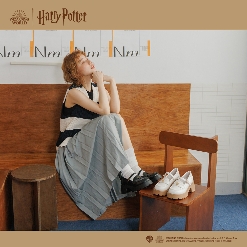 Grace Gift Harry Potter collectionHarry Potter-霍格華茲徽章厚底瑪莉珍樂福鞋 2色 ，NT$2,080