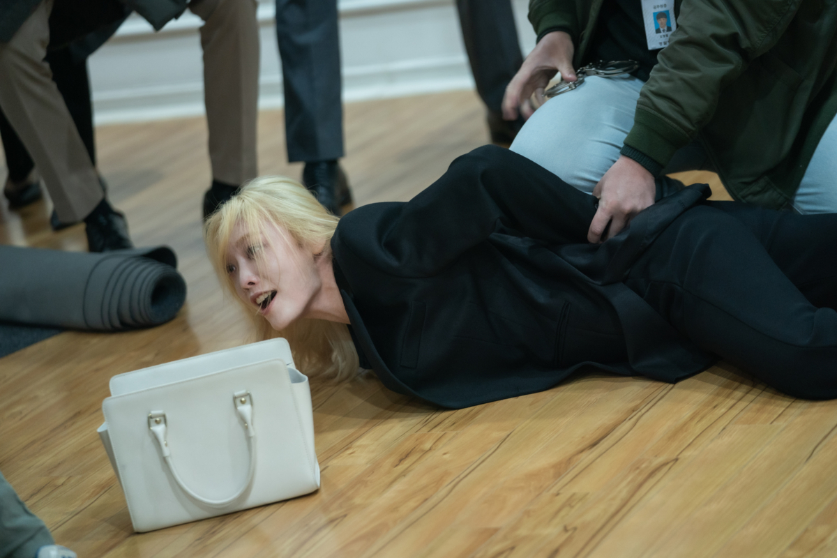 金赫拉或譯金曦歐拉，因《黑暗榮耀》爆紅