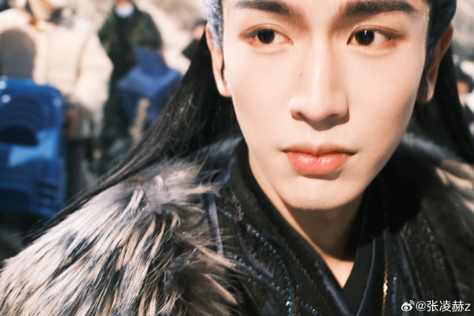 張凌赫曬出「宮子羽」自拍照向劇迷告別。