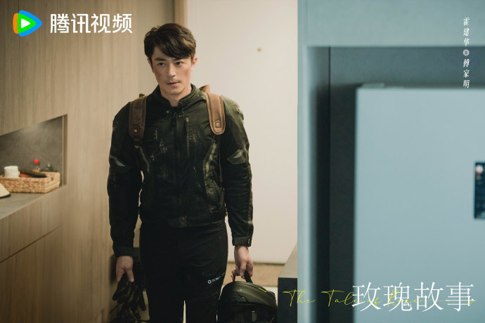 霍建華在《玫瑰故事》扮相帥氣凍齡。