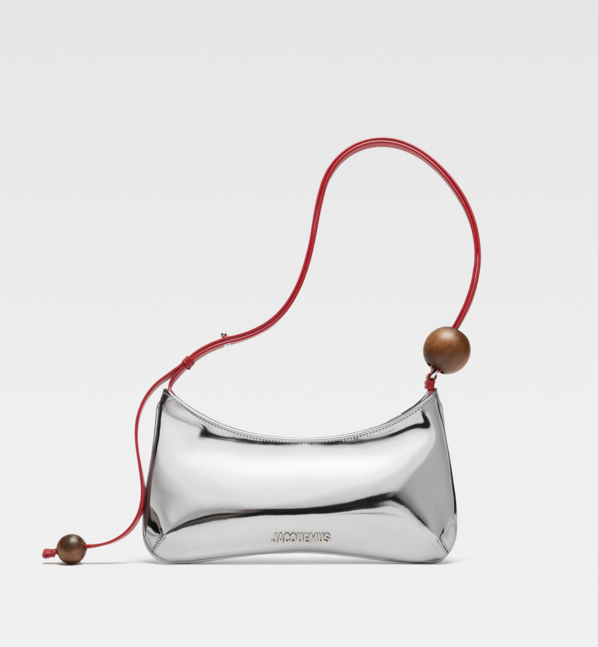 JACQUEMUS Le Bisou Perle肩背包,參考定價 NT$18,200。