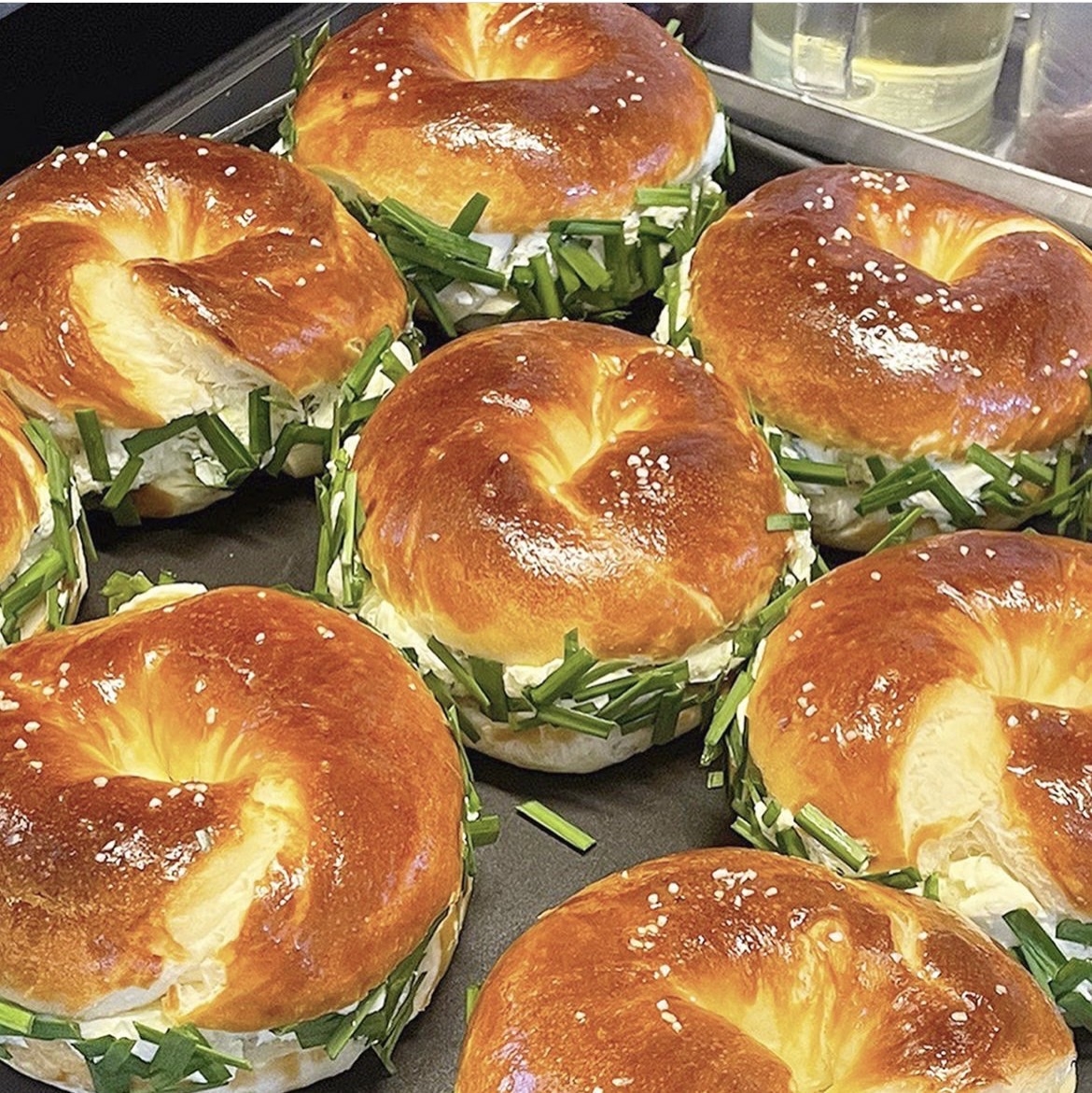 London Bagel Museum超受歡迎的「蔥奶油貝果」