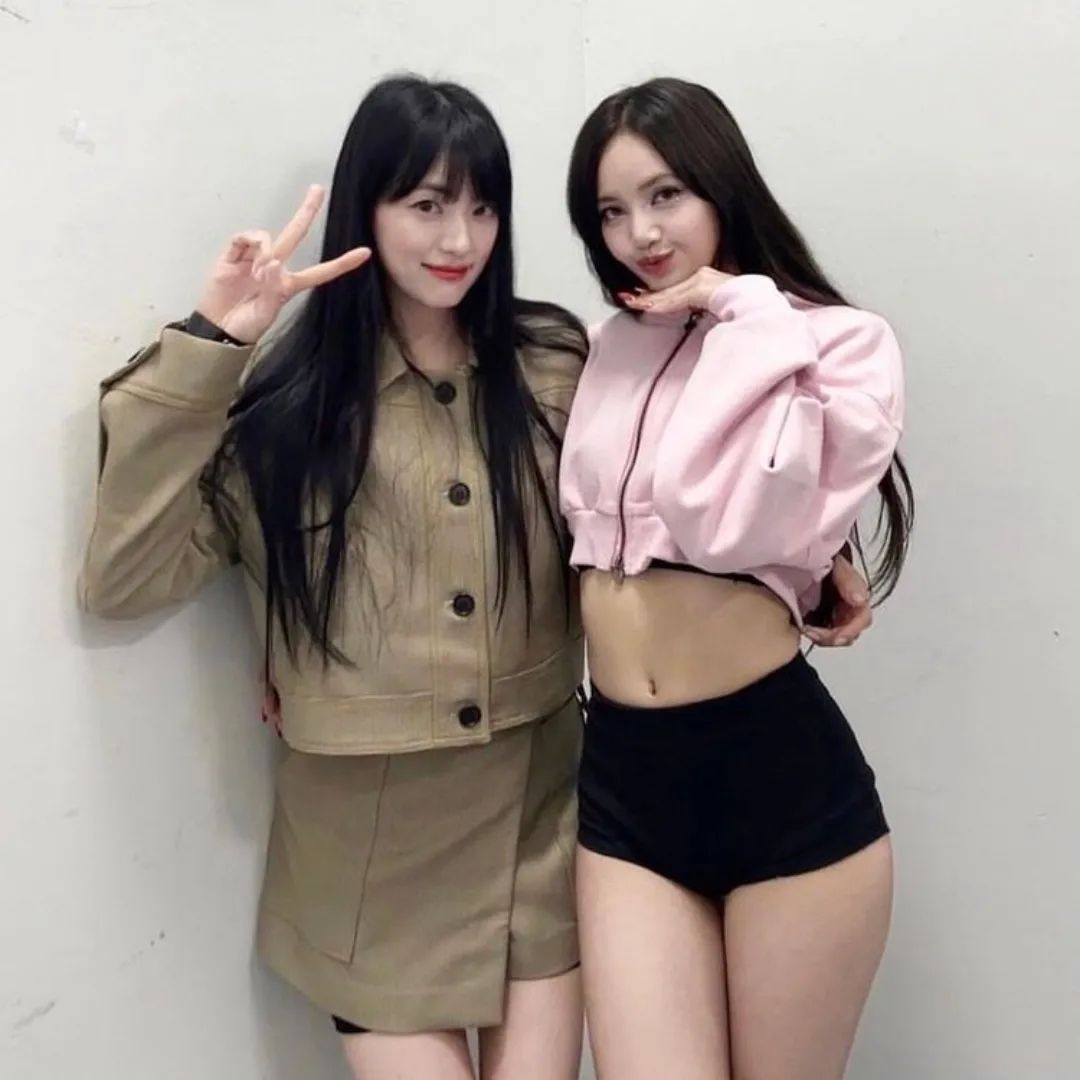 Jisoo大5歲的姊姊金智尹成為搶鏡焦點。