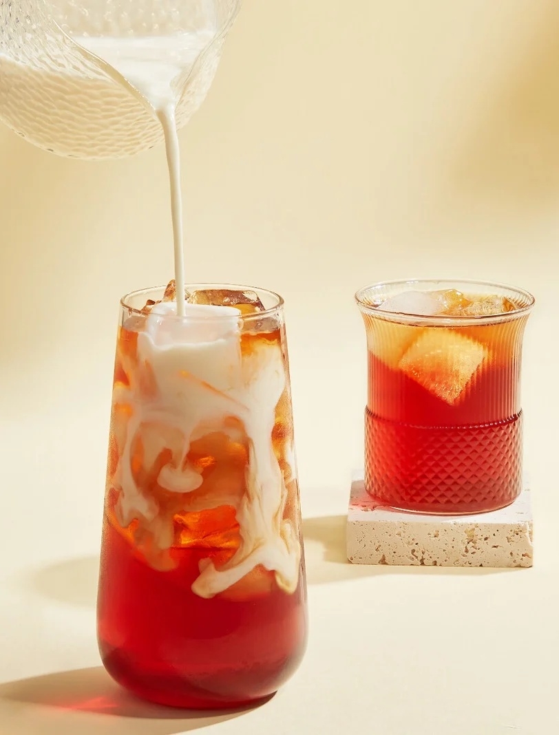 迷客夏睽違𝟮年再推全新「香緹紅茶拿鐵系列」