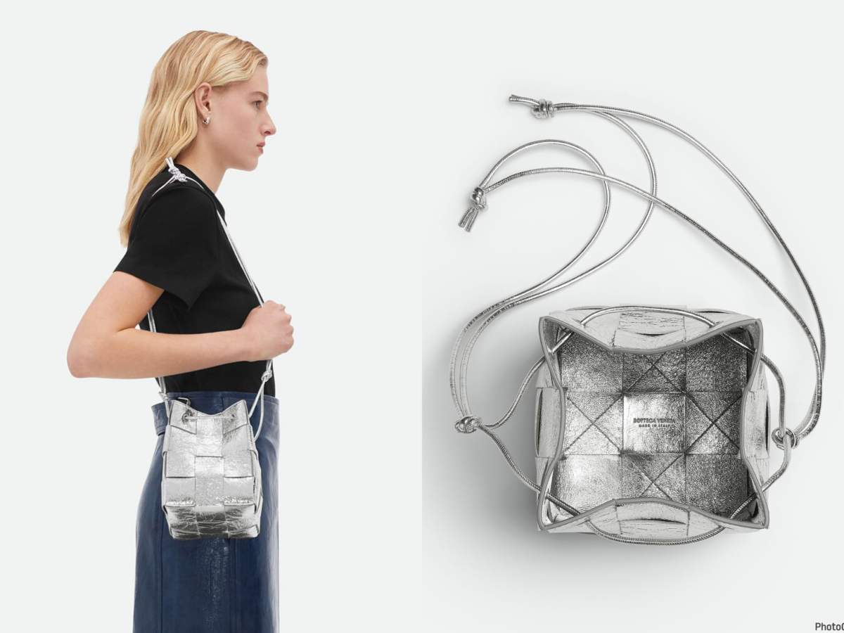 Bottega Veneta Cassette Intreccio 斜背水桶包,參考定價 NT$59,500。