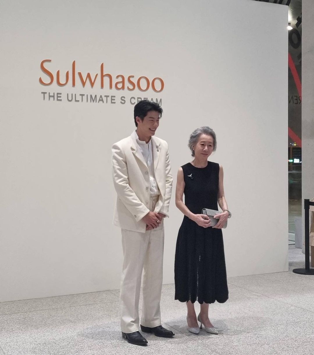 許光漢和尹汝貞罕見同台引發關注。