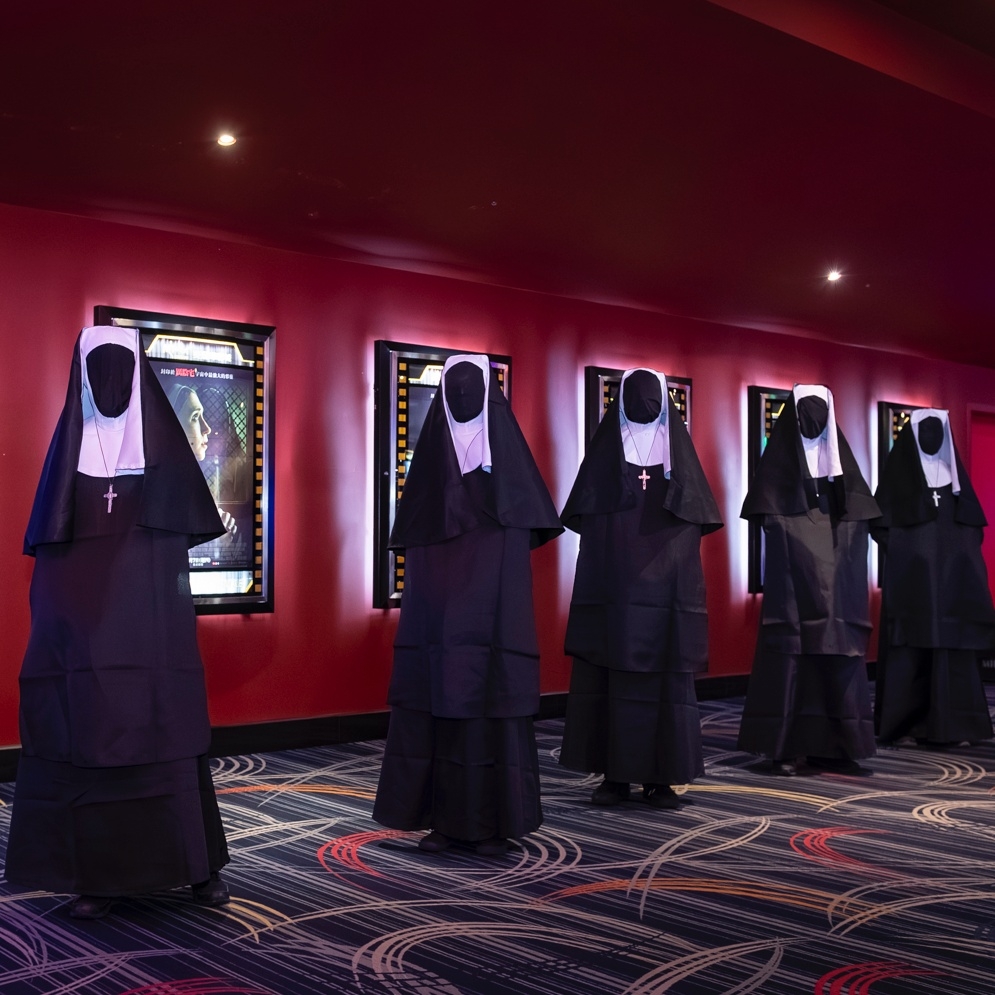 眾多瓦拉克來看自己的新電影《鬼修女II》