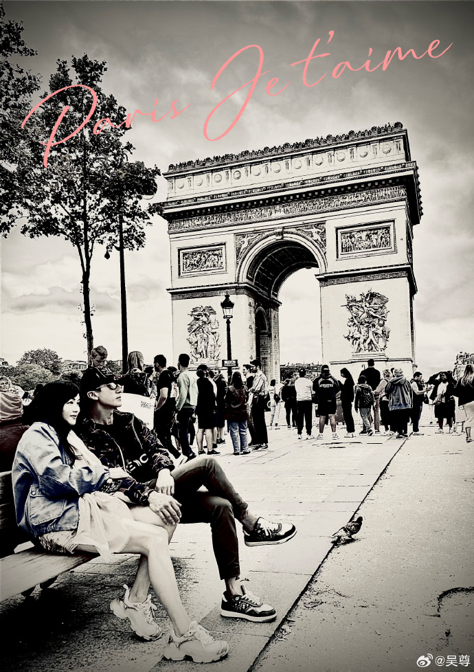 吳尊與愛妻林麗吟在凱旋門前曬恩愛。