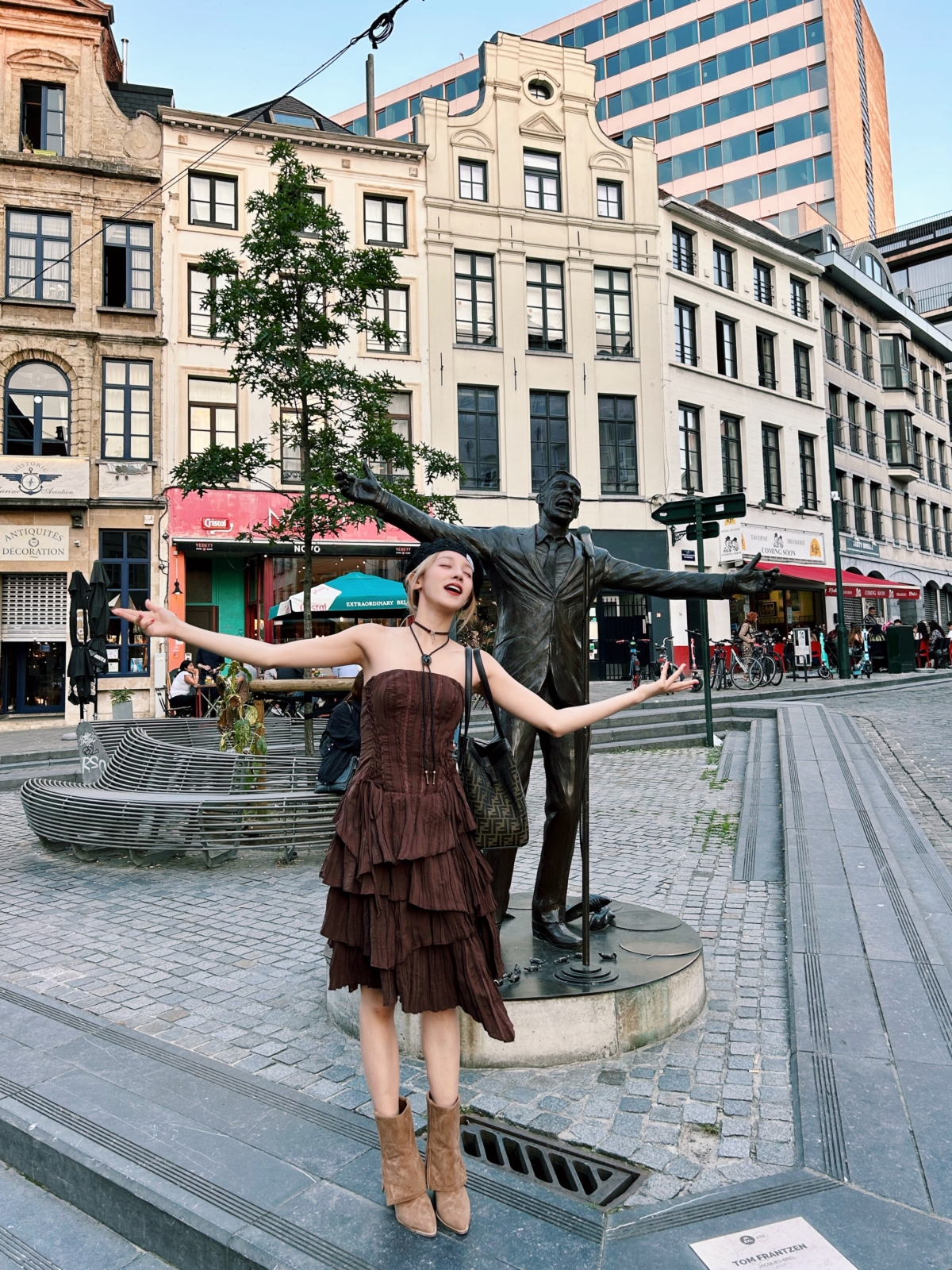 俏麗造型搭配FENDI Origami包款 散發俏皮玩心