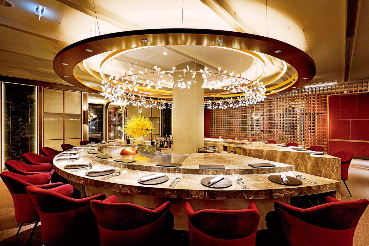 「萊特薇庭」內部金碧輝煌、豪華大器。