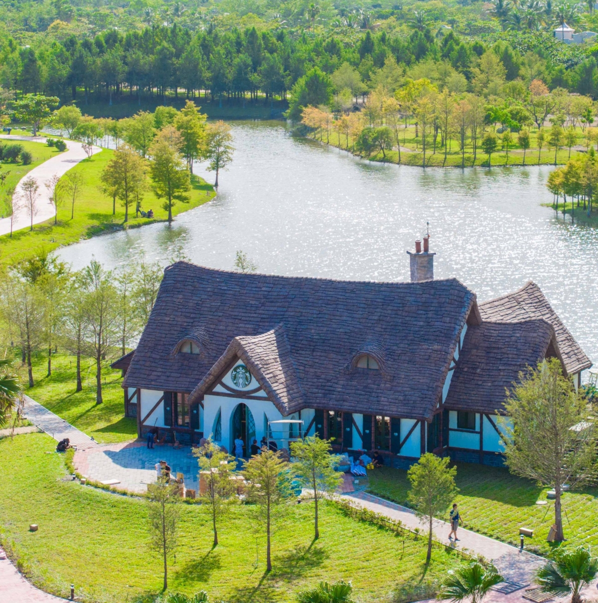 「星巴克花蓮理想門市」美得宛如歐洲油畫。