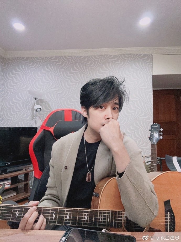 TANK在微博吐露心聲。