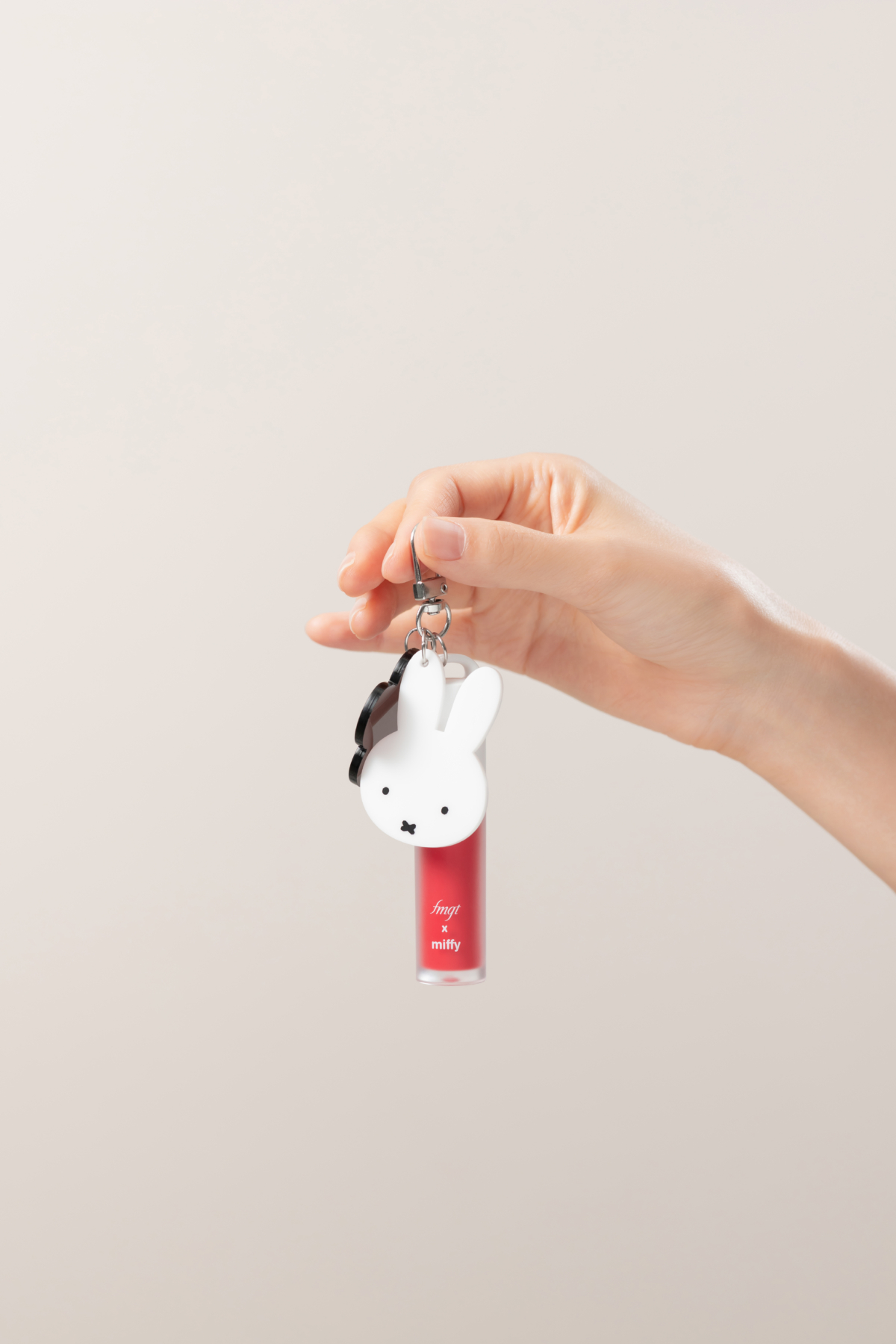 THE FACE SHOP光感蜜糖唇釉-米菲兔限定版5g，NT$490 (01蜜桃珊瑚/02甜心莓果/03裸粉玫瑰)