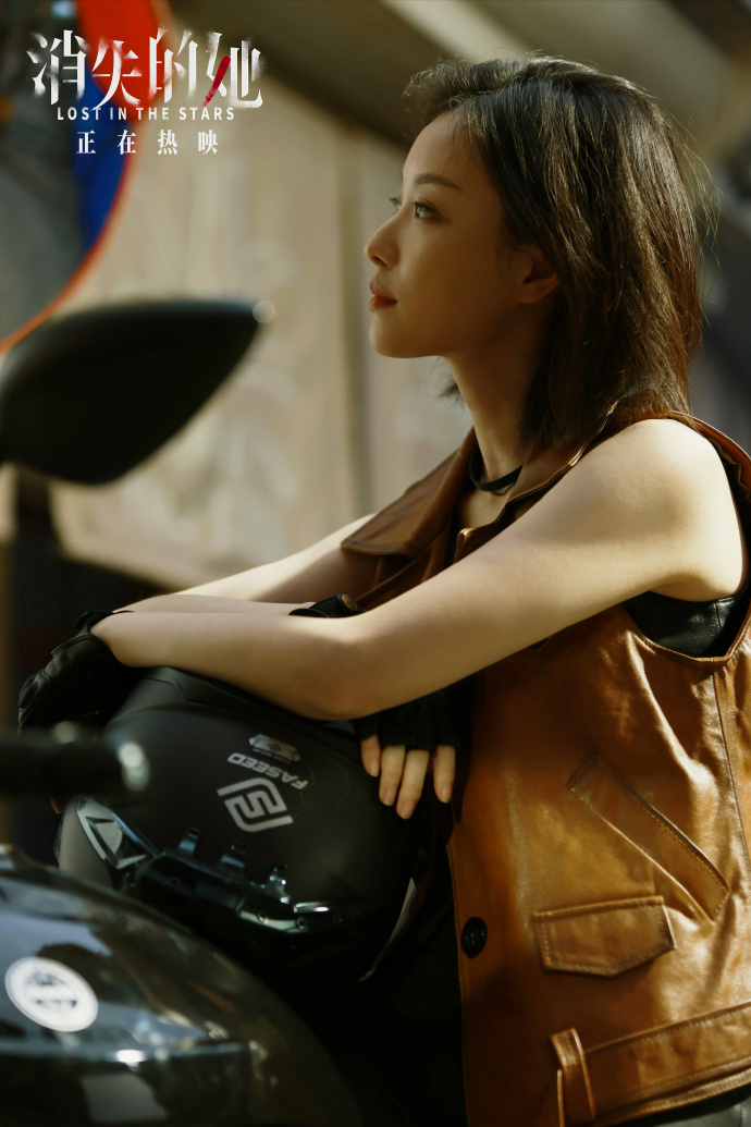 倪妮在《消失的她》俐落幹練、又美又帥。