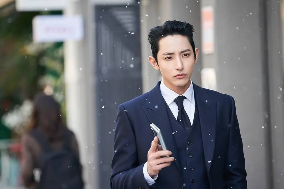 李洙赫飾演追蹤S曲線真相的刑警「韓智旭」