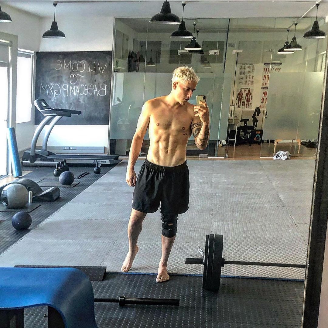 塔茲史蓋勒身型結實零贅肉。