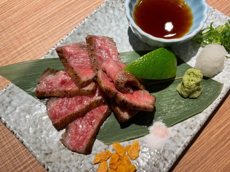 「日本橋玉井」和式牛排口感鮮嫩，加上檸檬提味更加鮮美。