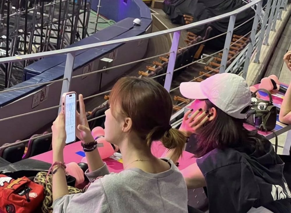 Aespa結束美國巡演後馬上來到南韓首爾的BLACKPINK演唱會現場