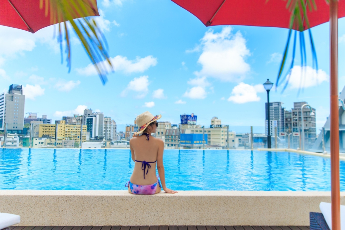 礁溪福朋喜來登酒店無邊際泳池可以270度飽覽蘭陽平原美景。