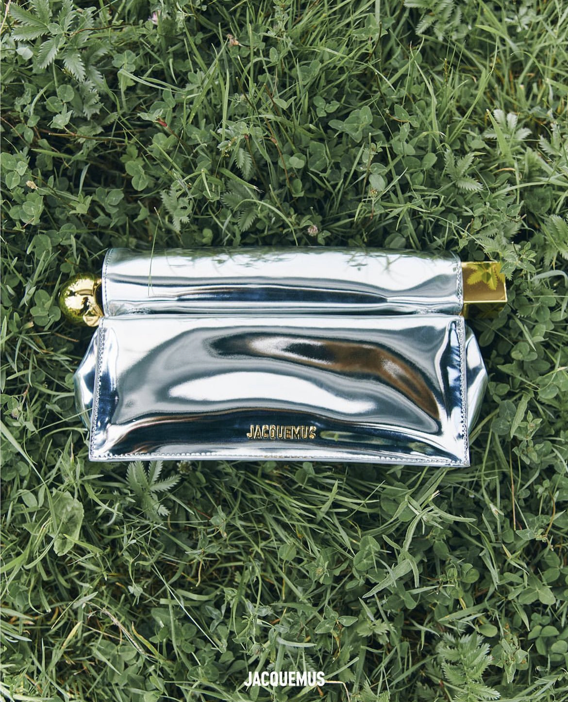 JACQUEMUS La Pochette rond carré,參考定價 NT$25,750。